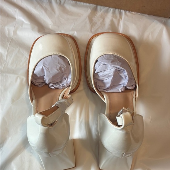 Cream Heels with Elegant Design and Versatile Style - Picture 7 of 9